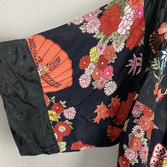 Champagne Collection by All That Glitters Kimono - Picture 3 of 7